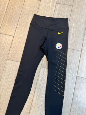 Like new Nike Steelers leggings, size S